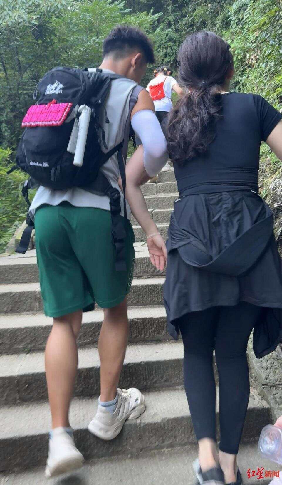 揭秘峨眉山陪爬团队：九成游客为女性揭秘峨眉山陪爬团队，女性游客占比高达九成