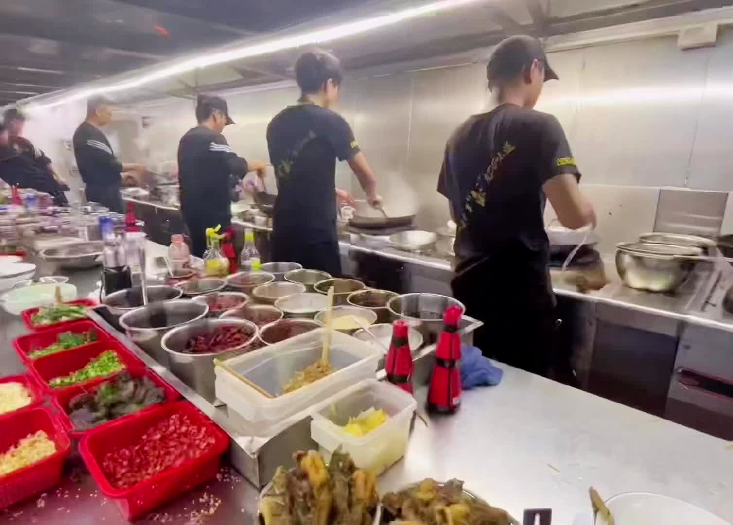 在船上做厨师工资高吗揭秘船上厨师的薪资待遇，在船上做厨师工资高吗？