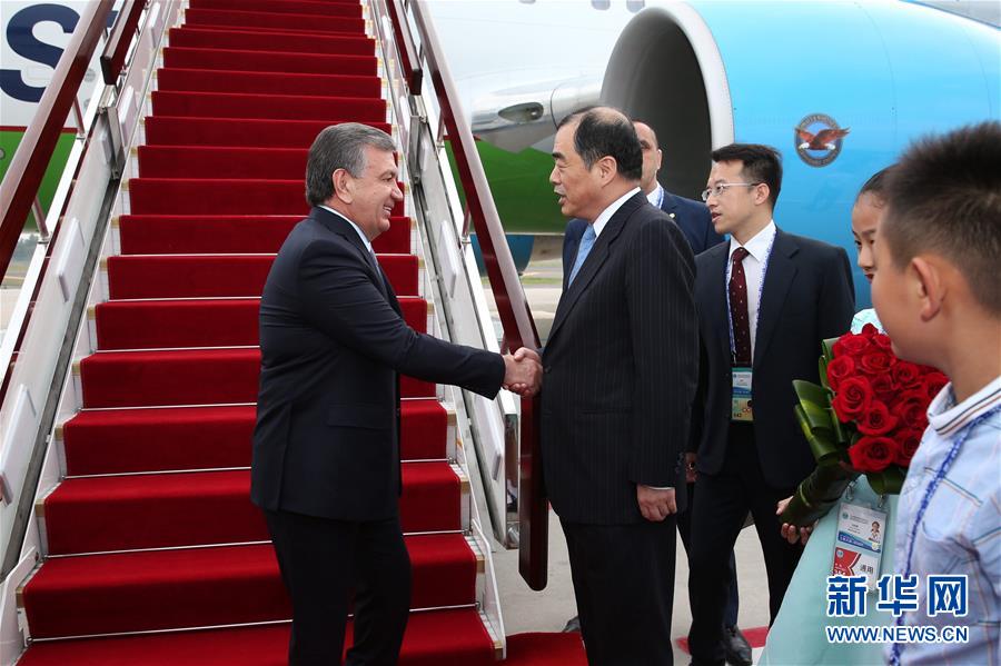 乌兹别克斯坦总统抵达北京乌兹别克斯坦总统抵达北京，深化两国友好合作的新篇章